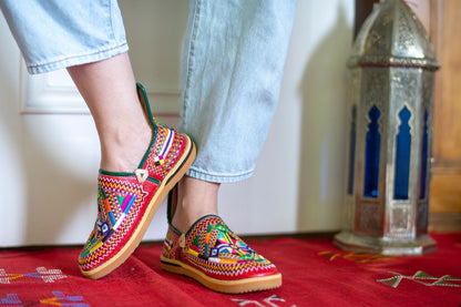 Zapatillas Artesanales de Piel – Edición Bordado Tradicional